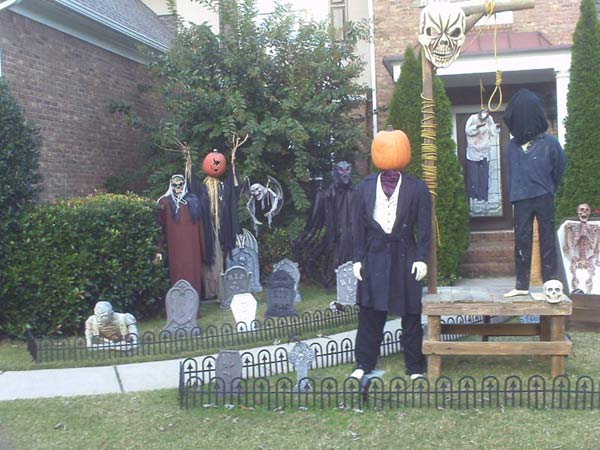 Halloween Scene Gallows, executioner Sleepy Hollow scarecrow, coffin corpse 