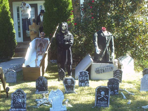 Haunted Halloween Display Graveyard, Mummy, Gallows Coffin Corpse